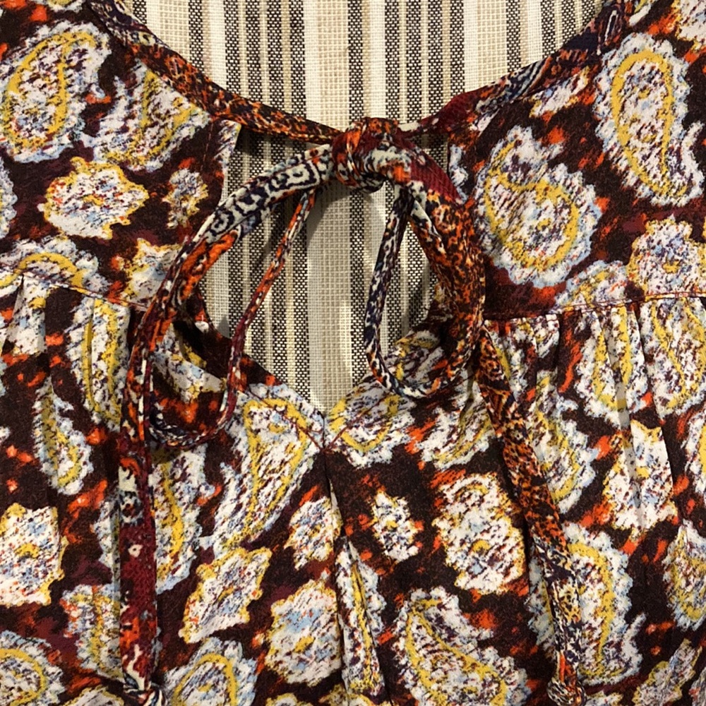 Olive Hill Flowing Blouse w/lots of patterns/prints-Size Medium - Picture 6 of 12